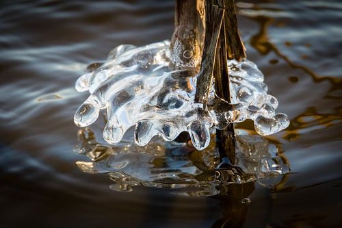 Smeltend ijs na een vorstperiode