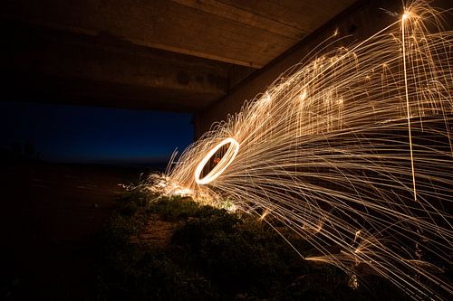 Light Painting with sparkling burning steel wool