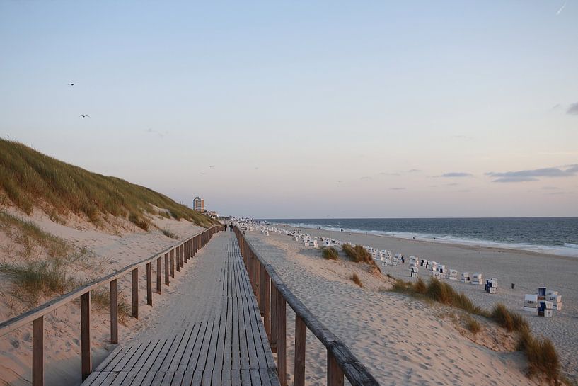 Strandpromenadenweg in Richtung Westerland auf Sylt von Martin Flechsig