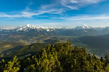 Panoramisch uitzicht over het Berchtesgadener Land van Leo Schindzielorz