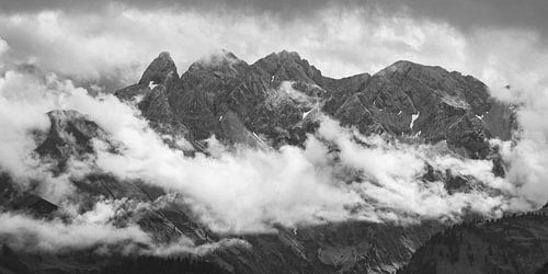 Majesteit in grijs - De Allgäuer Alpen in de mist