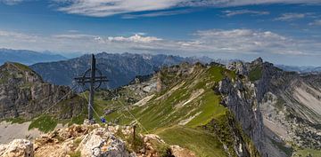 Croix du sommet sur la Rofanspitze sur Tobias Toennesmann