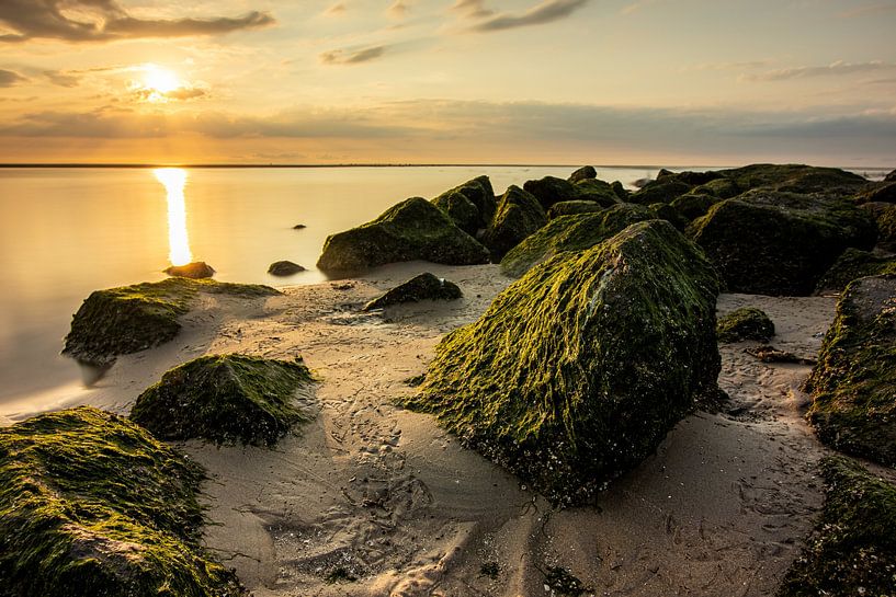 Sunset Rocks one! van Leon Ouwehand