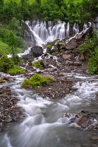 Siebe Brünne Wasserfall Berner Oberland Schweiz van Achim Thomae