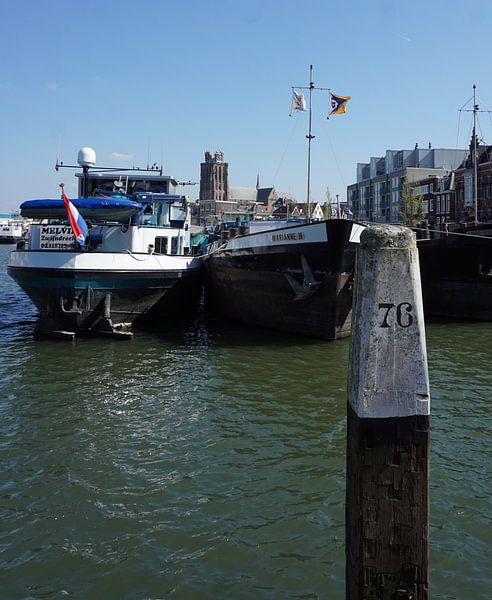 port de dordrecht et grande église par joyce kool