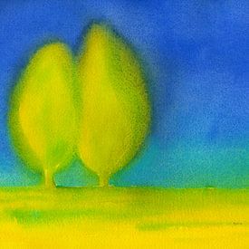 Twee verliefde bomen in een dromerig landschap van Karen Kaspar