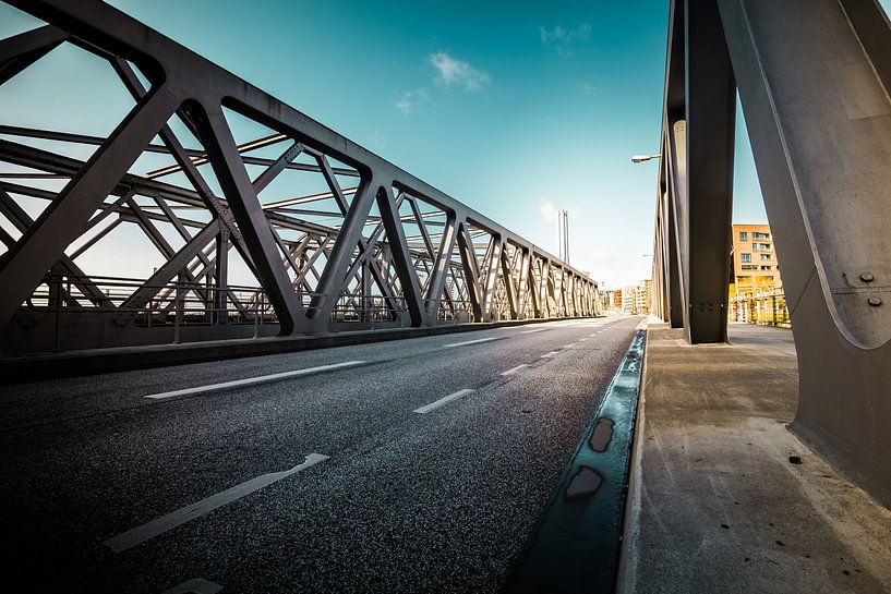 Perspektive einer Brücke von Wim Brauns