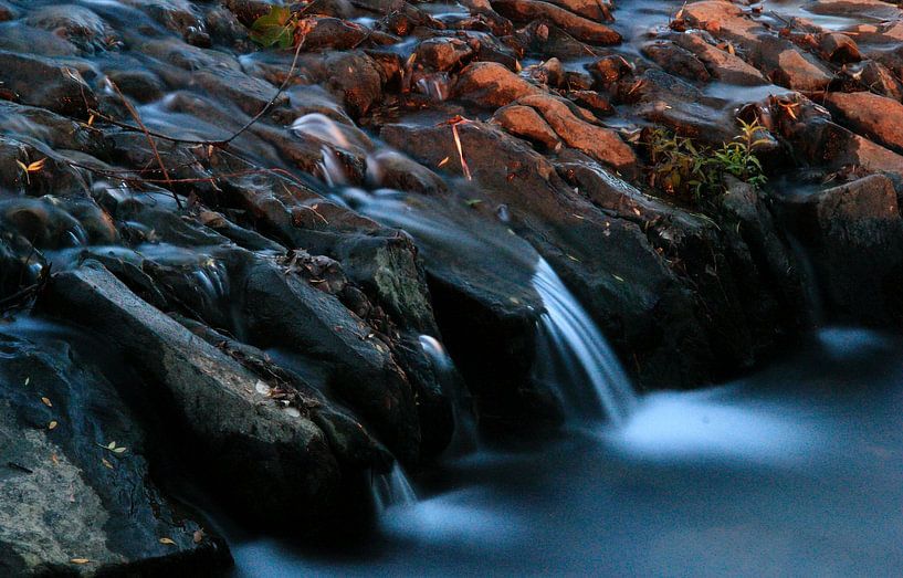 River flow by Johanna Valk