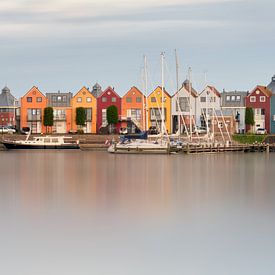 Kleurrijke havenhuisjes in Stavoren van Maarten Cornelis