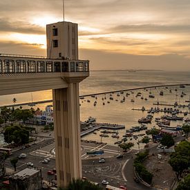 Lacerda Elevator in Salvador stad, Bahia, Brazilië van Castro Sanderson
