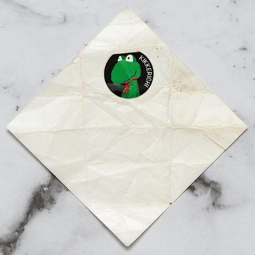 Gnome post Frogichi on marble