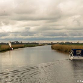 Prachtige lucht over de Friese wateren. van Jan van der Schans