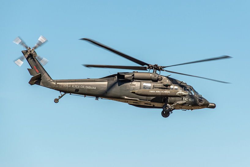 Colombiaanse Sikorsky UH-60L Black Hawk. van Jaap van den Berg