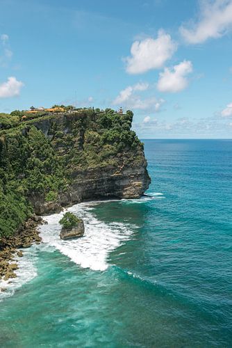 Turquoise Blue Ocean at the Uluwatu Tempe