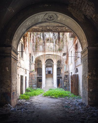 Palais abandonné en décrépitude.