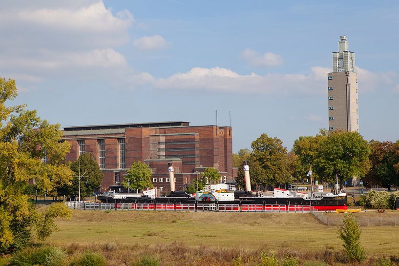 Magdeburg - Stadthalle, Albinmüller-Turm und Schiffsmuseum &quot;Württemberg&quot; im Stadtpark von t.ART