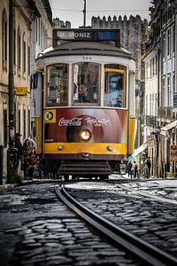 Le célèbre tramway 28 à Lisbonne, dans le quartier historique de l'Alfama