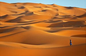 Erg Chebbi woestijn nabij Merzouga, Marokko van Henk Meijer Photography