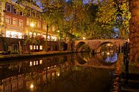Oudegracht in Utrecht met de Weesbrug van Donker Utrecht thumbnail