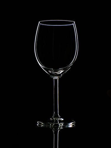 Wijnglas met Zwarte Achtergrond van Dieta Kranenburg