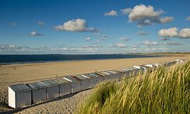 Strandhütten am Strand bei Vrouwenpolder von René Weijers