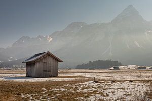 Refuge de montagne dans le Moos près de Lermoos - Lumière chaude et splendeur alpine