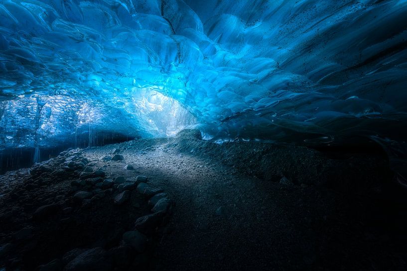 Prachtige ijsgrot in Vatnajokull - IJsland van Roy Poots