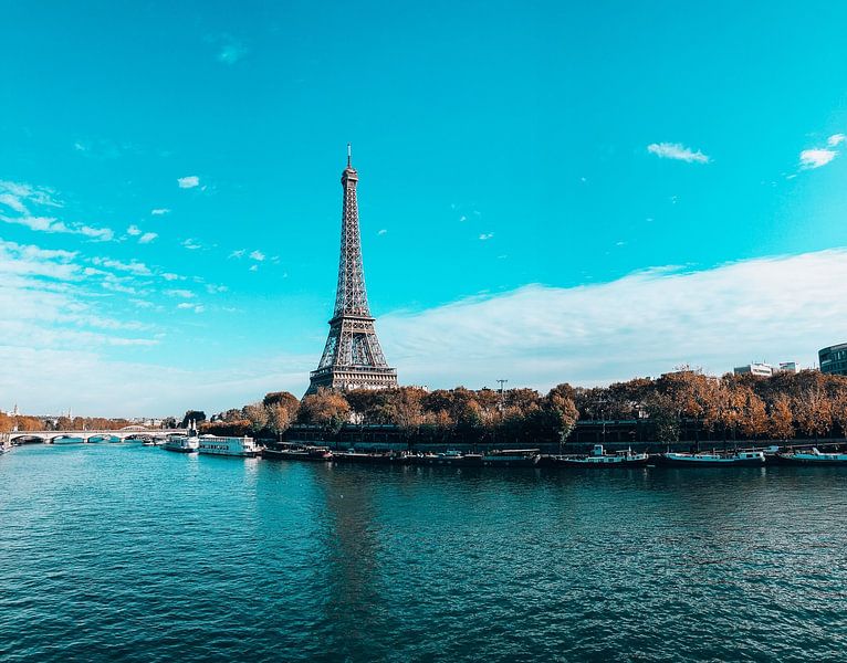 Paris by Hello Pompoyo