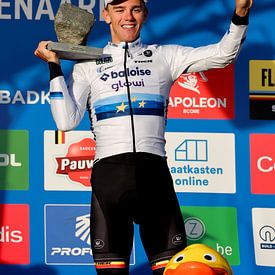 Thibau Nys remporte son deuxième pavé au koppenberg sur FreddyFinn