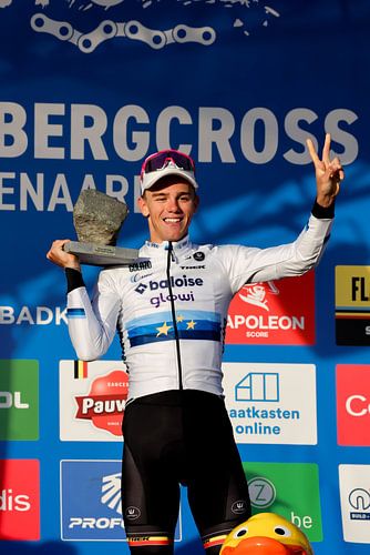 Thibau Nys wins his 2nd cobblestone at koppenberg