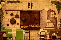 Rustikale Restaurantwand mit Malerei