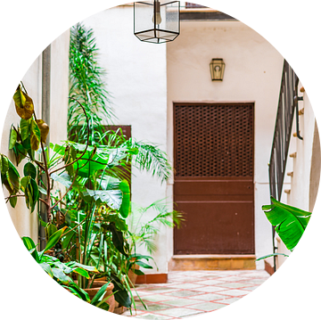 Mooi uitzicht op een typisch Spaanse achtertuin patio