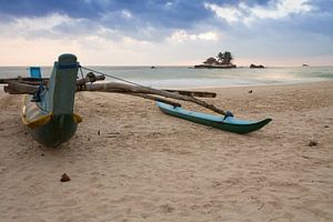 Boot op het strand in Sri Lanka