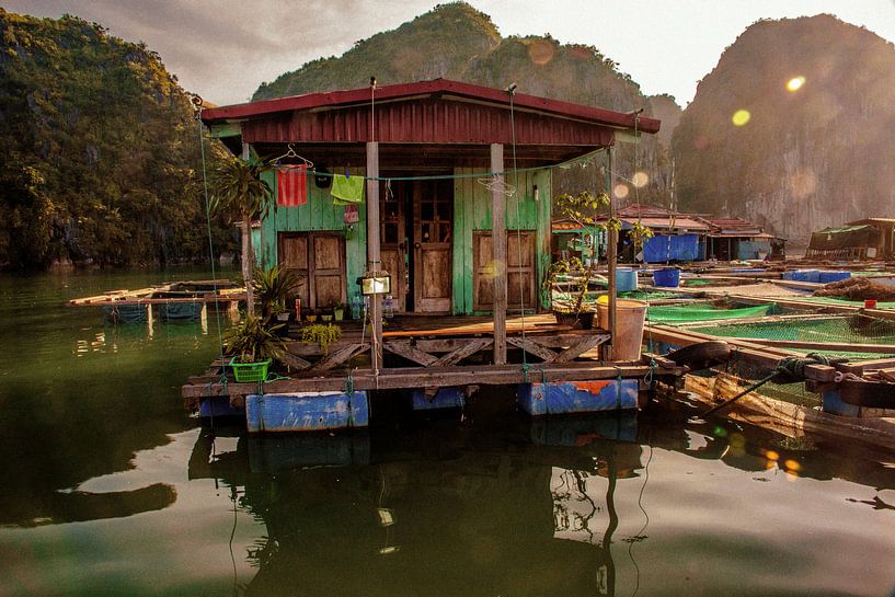 Huis op het water in Vietnam par Godelieve Luijk
