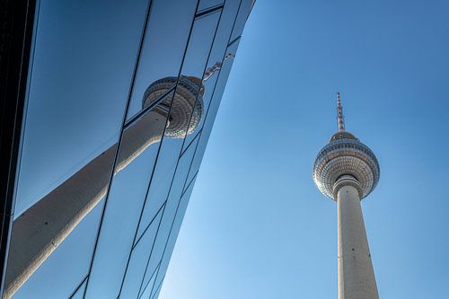 Fernsehturm Berlin mit Spiegelung von Alexander Baumann