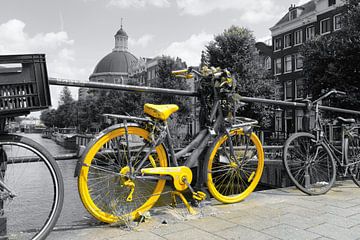 Yellow Bike, Amsterdam van Framed by Elisabeth