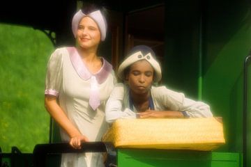 Deux filles nostalgiques en voyage sur Matthias Stolt