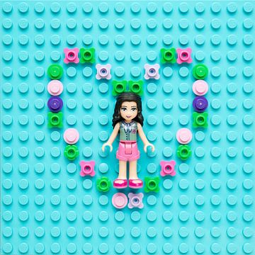 Lego friends Emma in roze groen hart van ToyWallArt
