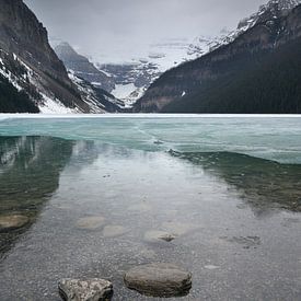 Lac Louise avec glace - Canada sur Marijn Goud
