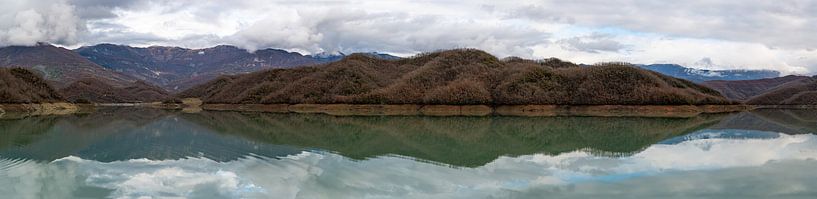 Large panorama with mountain, lake and reflections by Werner Lerooy