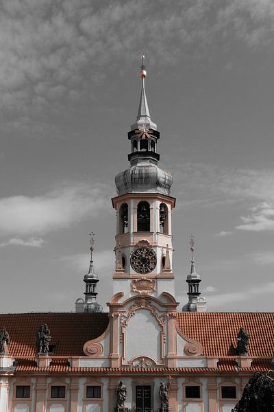 Prag - Oranger Turm von Wout van den Berg