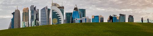 Doha skyline in West Bay district, Doha, Qatar panoramisch uitzicht bij daglicht