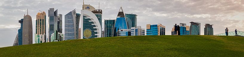 Doha skyline in West Bay district, Doha, Qatar panoramisch uitzicht bij daglicht van Mohamed Abdelrazek