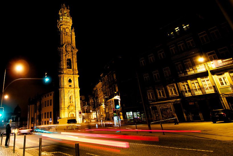 Porto at night by Fons  van Egmond