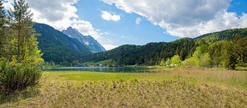 lente landschap meer Lautersee, Beierse Alpen, Mittenwald van SusaZoom