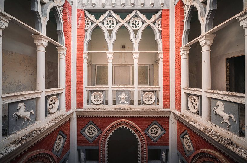 Hôtel vénitien abandonné et en décrépitude. par Roman Robroek - Photos de bâtiments abandonnés