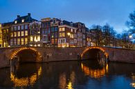 Amsterdamse verlichte bruggen aan de Herengracht in de winter van Sjoerd van der Wal Fotografie thumbnail