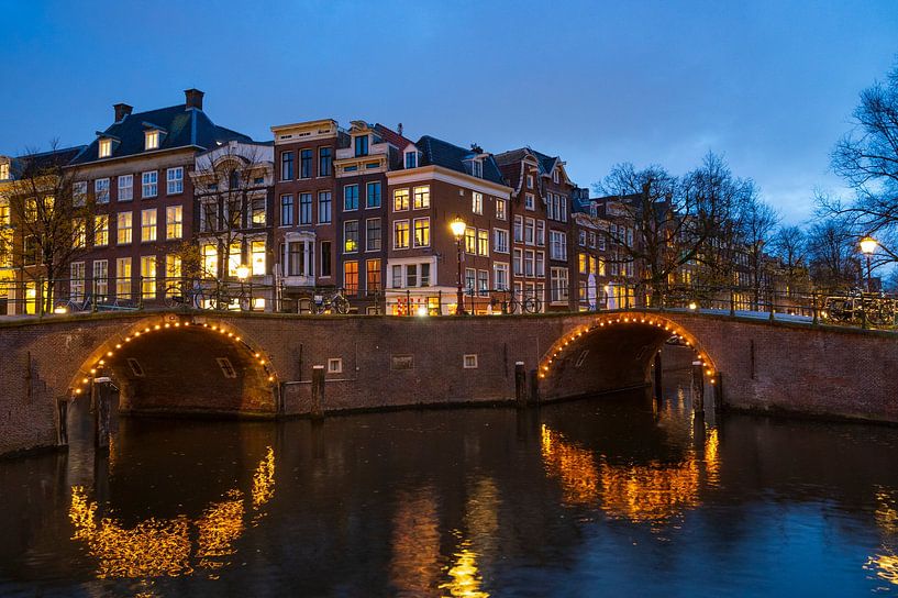 Amsterdamse verlichte bruggen aan de Herengracht in de winter van Sjoerd van der Wal Fotografie
