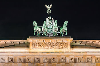 Quadriga bei Nacht