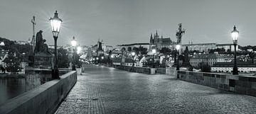 Karlsbrücke zur blauen Stunde, Prag von Markus Lange